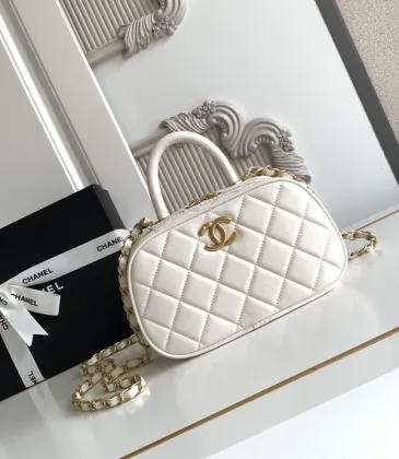 Chanel Quilted Handbag With Gold Chain And CC Logo A Timeless Fashion Piece size:11×20×8cm #A54380