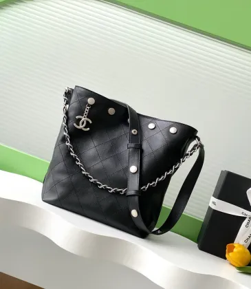 Chanel Large bucket bag, Shiny lambskin #A50981