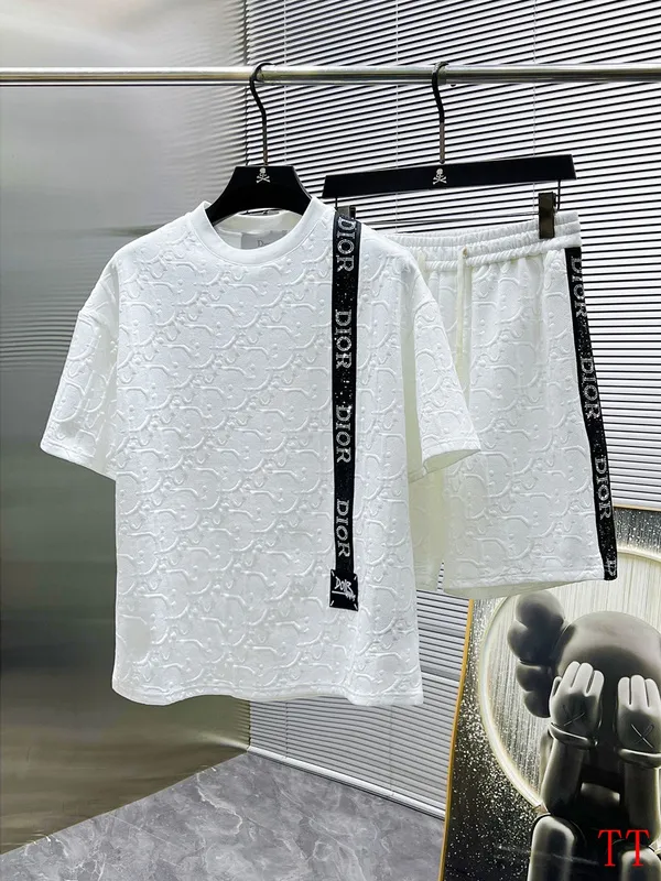 Dior tracksuits for Dior Short Tracksuits for men #A49078