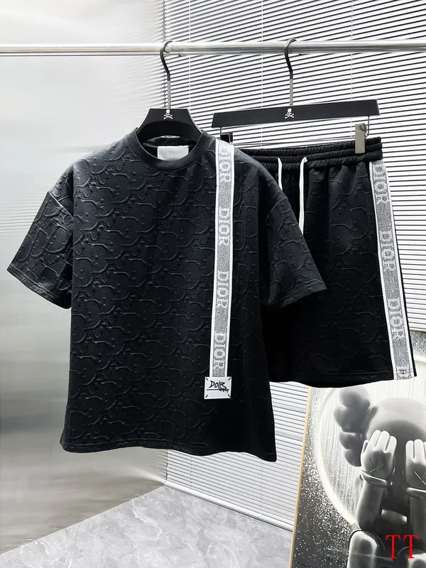 Dior tracksuits for Dior Short Tracksuits for men #A49079
